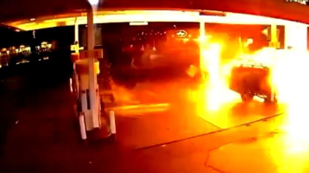 Βίντεο-σοκ: SUV εισβάλλει σε βενζινάδικο και ανατινάζεται